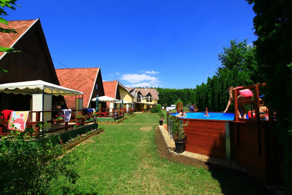 Abadszaloki Vitorlas Vendeghaz Exterior photo
