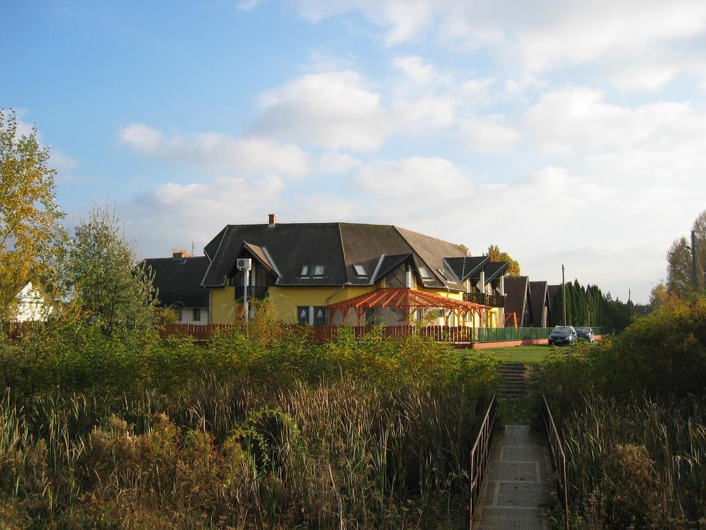 Abadszaloki Vitorlas Vendeghaz Exterior photo